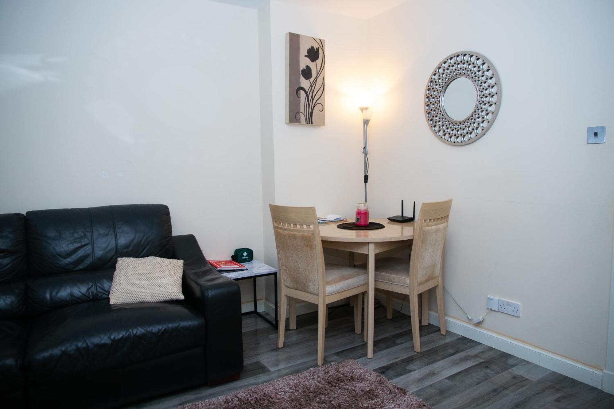 אברדין Charlotte Apartment מראה חיצוני תמונה